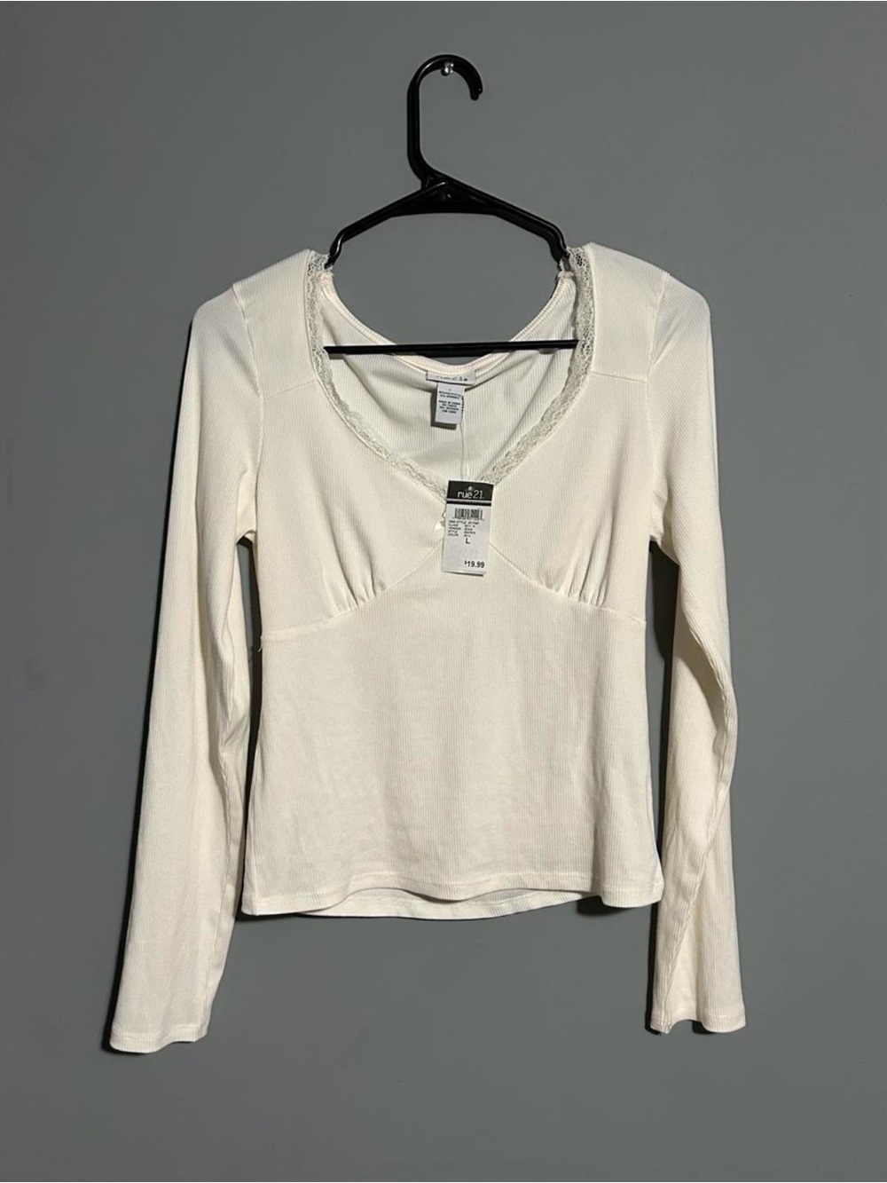 Rue21 Women's Cream Long-Sleeve Scoop Neck Top